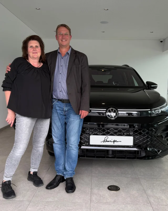 Glücksmomente auf vier Rädern 🚗✨⁠
⁠
Heute durften wir wieder strahlende Gesichter bei der Übergabe ihres neuen Fahrzeugs erleben. Danke für euer Vertrauen – wir wünschen euch viele unvergessliche Kilometer und Fahrspaß!⁠
⁠
Willkommen in der #AutohausSchweigerFamily! 🙌🔑⁠
⁠
#autohausschweiger #volkswagen #vw #auslieferung