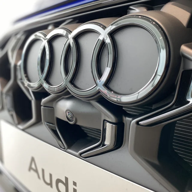 367 PS gebündelt in purem Fahrspaß. ⚡️⁠
⁠
Der Audi SQ5 SUV TFSI: V6 Power, 7-Gang S tronic und 0 Kompromisse. 🖤 ⁠
Jetzt bei uns im Showroom entdecken!⁠
⁠
#AutohausSchweiger #AudiSQ5 #VorsprungdurchTechnik