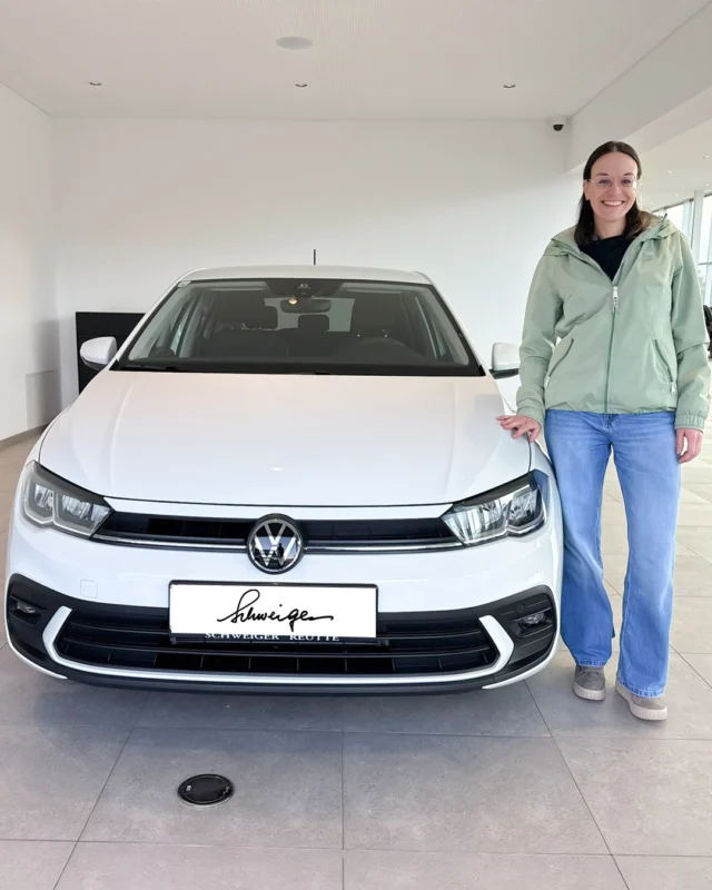 🚗✨ Fahrzeugübergabe bei uns im Autohaus! ✨🚗⁠
⁠
Wir durften Frau S. zu ihrem neuen Fahrzeug gratulieren und ihr die Schlüssel überreichen. 🔑⁠
⁠
Vielen Dank für das entgegengebrachte Vertrauen. Wir wünschen allzeit gute Fahrt, viel Freude mit dem neuen Auto und viele sichere Kilometer! 😊⁠
⁠
#auslieferung #autohausschweiger #reutte #vw #volkswagen