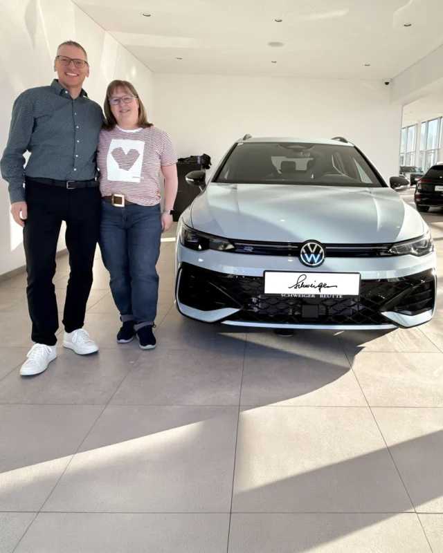 🚗🎉 Fahrzeugübergabe 🎉🚗⁠
⁠
Familie Sch. darf sich über ihren neuen Golf Variant Sport freuen.⁠
Mit viel Platz, Komfort und Fahrspaß ist er der perfekte Begleiter für den Alltag und viele Ausflüge. ✨⁠
⁠
Vielen Dank für das Vertrauen und viel Freude mit dem neuen Fahrzeug! 😊⁠
⁠
#auslieferung #autohausschweiger #reutte #volkswagen #vw #vwgolfvariant